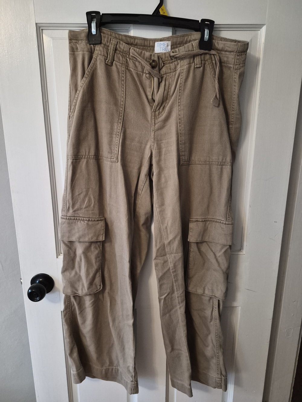 Time and Tru Wide Leg Cargo Pants in Tan